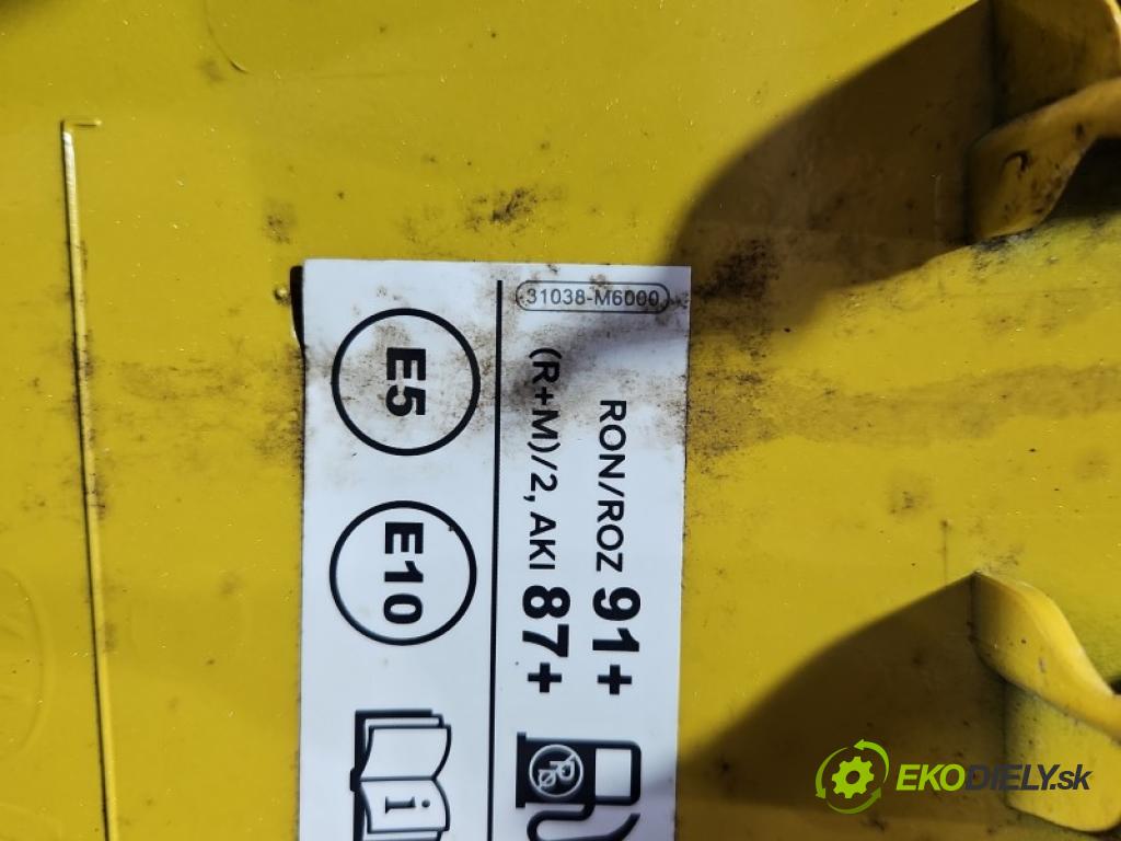 Kia Stonic 2017- 1.4 16V 100 HP manual 73.3 kW 1368 cm3 5- Klapka nádrže palivo 31038-M6000 (Kľučka dverí ostatné)
