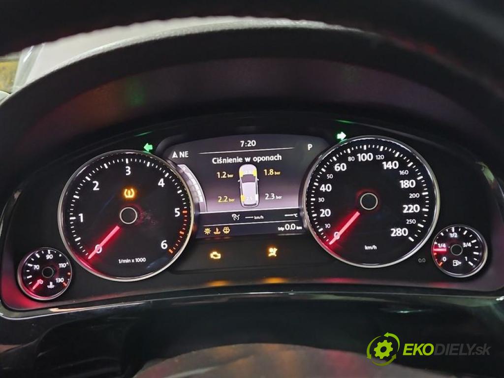 Vw Touareg II 2010-2018 3.0 tdi 245KM automatic 180 kW 2967 cm3 5- Přístrojová deska 7P6920882T (Přístrojová deska)