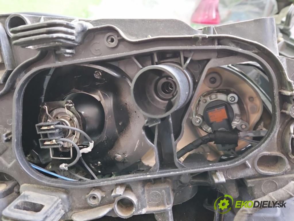 Volvo S60 II 2010-2018 2.0 T 241KM automatic 177 kW 1999 cm3 4- Reflektor: ľavý 31420287 (Kľučka dverí ostatné)