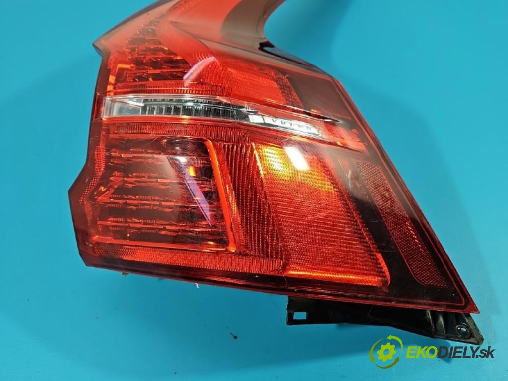 Volvo XC60 II 2017- 2.0 T5 250 HP automatic 184 kW 1969 cm3 5- svetlo / reflektor zadné pravé blatník 32228915