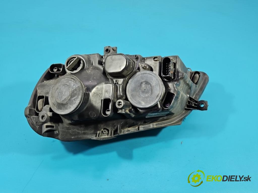 Vw Polo IV 9N 2001-2009 1.2 12V 69KM manual 51 kW 1198 cm3 5- Reflektor: pravý (Svetlo predné pravé)
