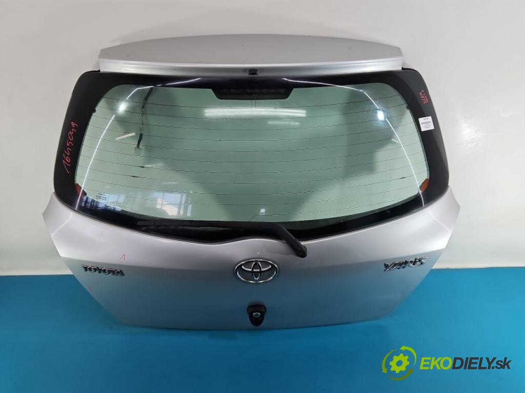 Toyota Yaris II 2005-2011 1.0 vvti 69KM manual 51 kW 998 cm3 5- zadna kufor  (Kapota zadná (kufor))