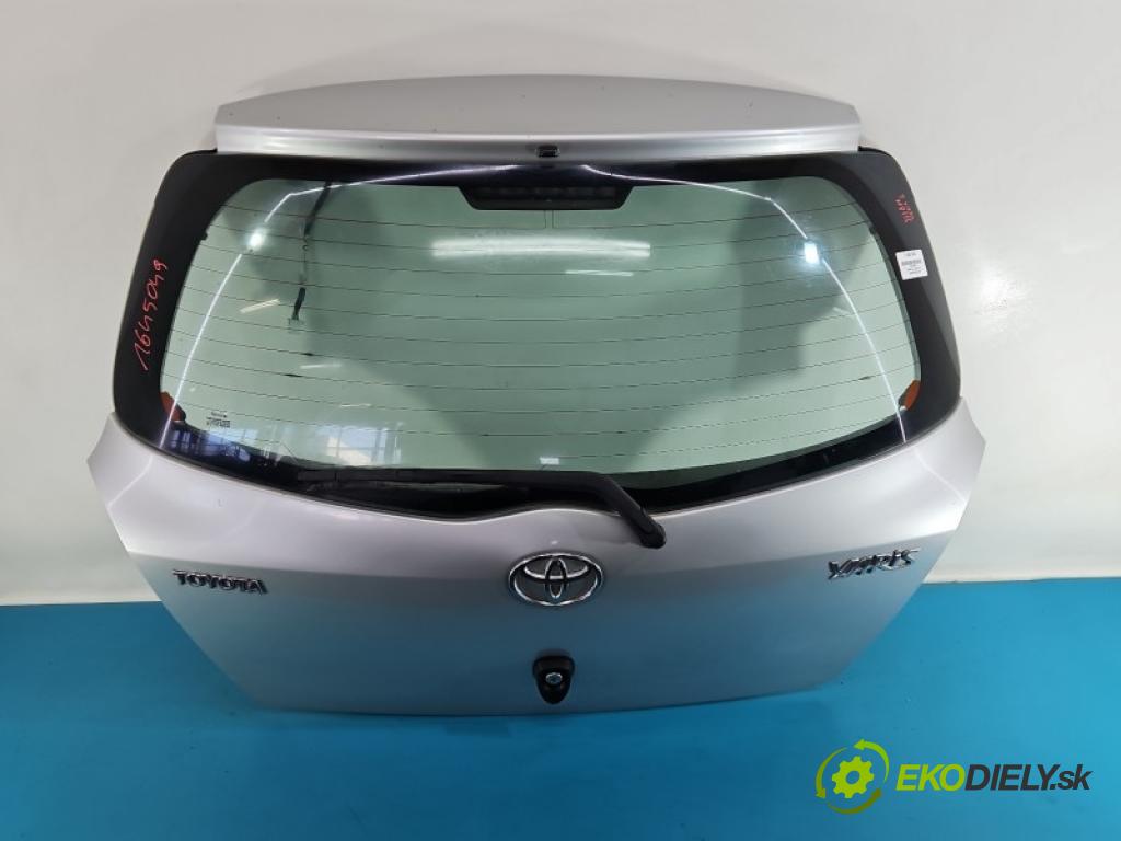 Toyota Yaris II 2005-2011 1.0 vvti 69KM manual 51 kW 998 cm3 5- zadna kufor  (Kapota zadná (kufor))