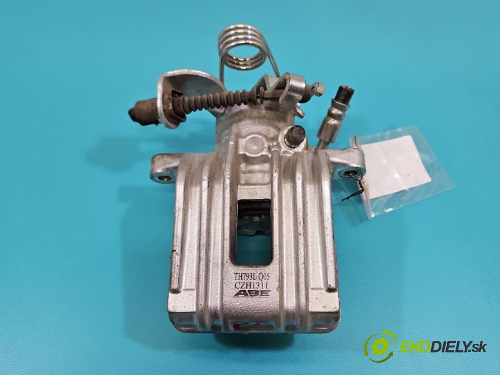 Audi A4 B6 2000-2004 2.5 tdi 163 HP automatic 120 kW 2496 cm3 5- brzdič zadné pravý  (Kľučka dverí ostatné)