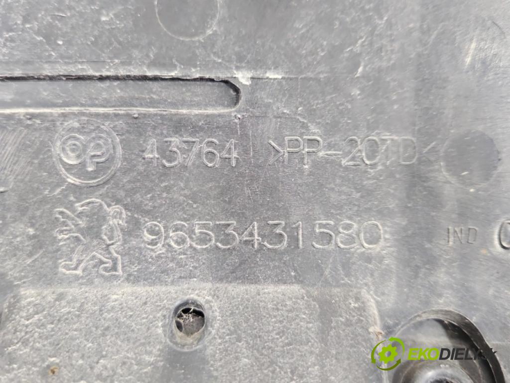 Peugeot 307 1.6 hdi 109 hp manual 80 kW 1560 cm3 5- nárazník přední 9653431580 (Klika dveří ostatní)