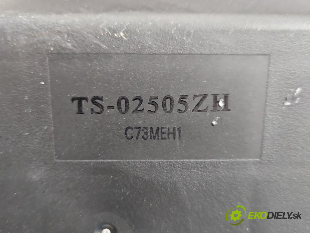 Honda CR-V IV 2012-2018 2.2 i-DTEC 150 hp automatic 110 kW 2199 cm3 5- Subwoofer: 81100-T1G-G820 (Audio zařízení)