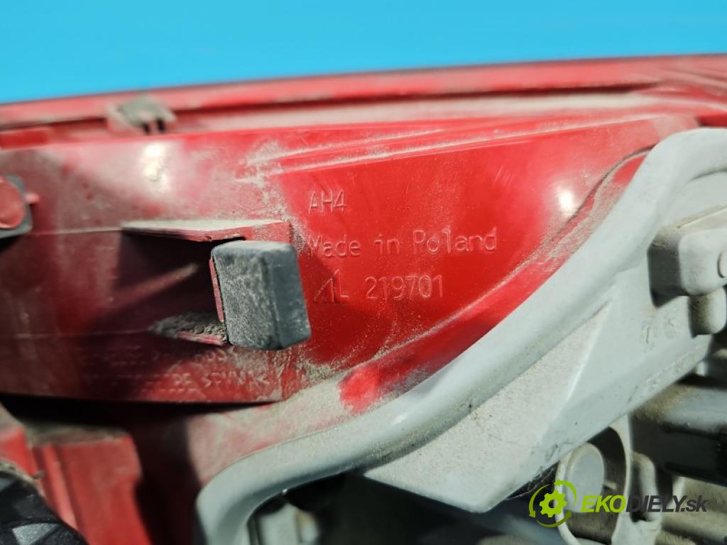 Audi A4 B8 2007-2015 1.8 TFSI 160 HP manual 118 kW 1798 cm3 5- svetlo / reflektor zadné ľavé blatník 8K9945095