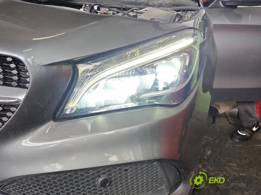 Mercedes CLA C117 X117 2013-2019 2.0 T 184hp automatic 135 kW 1991 cm3 4- Reflektor: ľavý A1178206761 (Kľučka dverí ostatné)