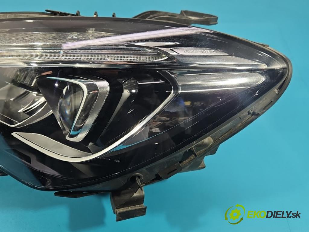 Mercedes CLA C117 X117 2013-2019 2.0 T 184hp automatic 135 kW 1991 cm3 4- Reflektor: ľavý A1178206761 (Kľučka dverí ostatné)