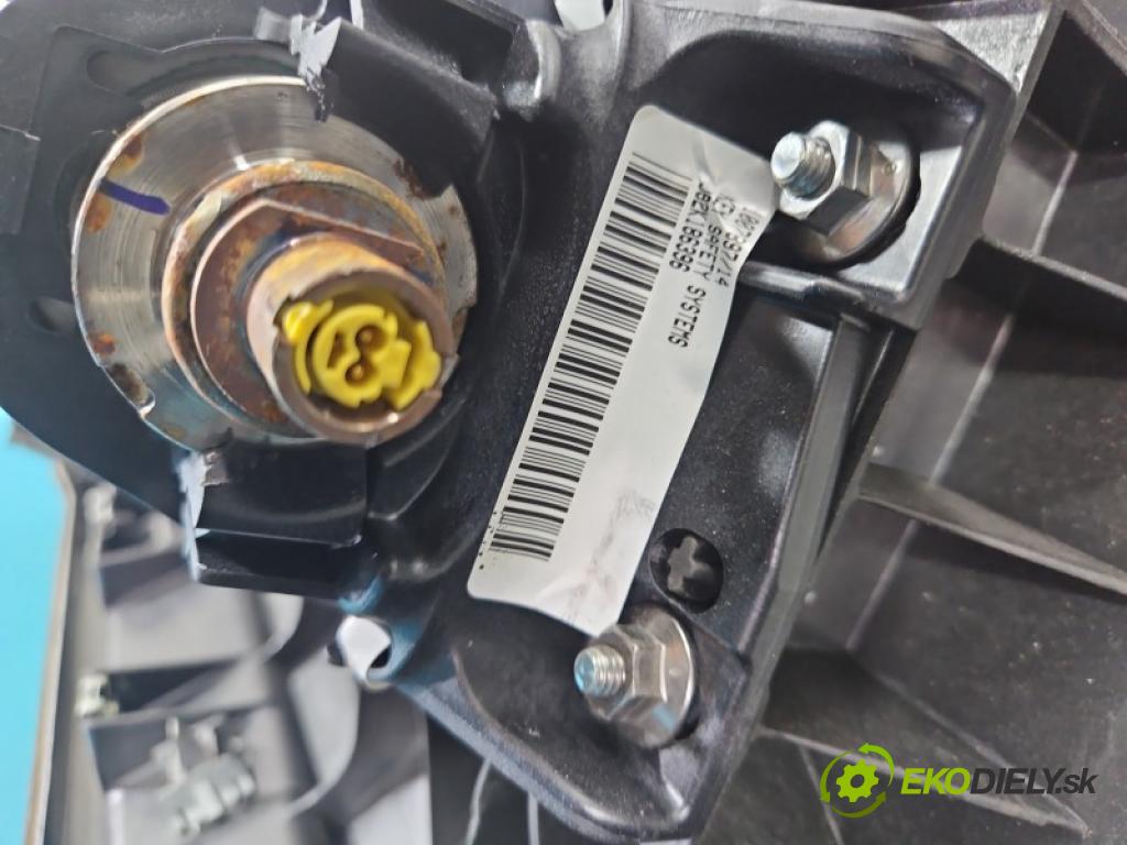 Audi A4 B8 2007-2015 1.8 TFSI 160 hp manual 118 kW 1798 cm3 5- kokpit,přistrojova deska