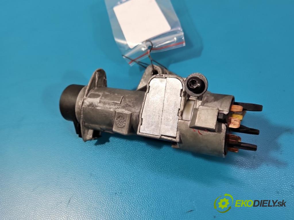 Vw Bora 1.9 tdi 110 HP manual 81 kW 1896 cm3 5- Spínačka 4B0905851C (Spínacia skrinka)