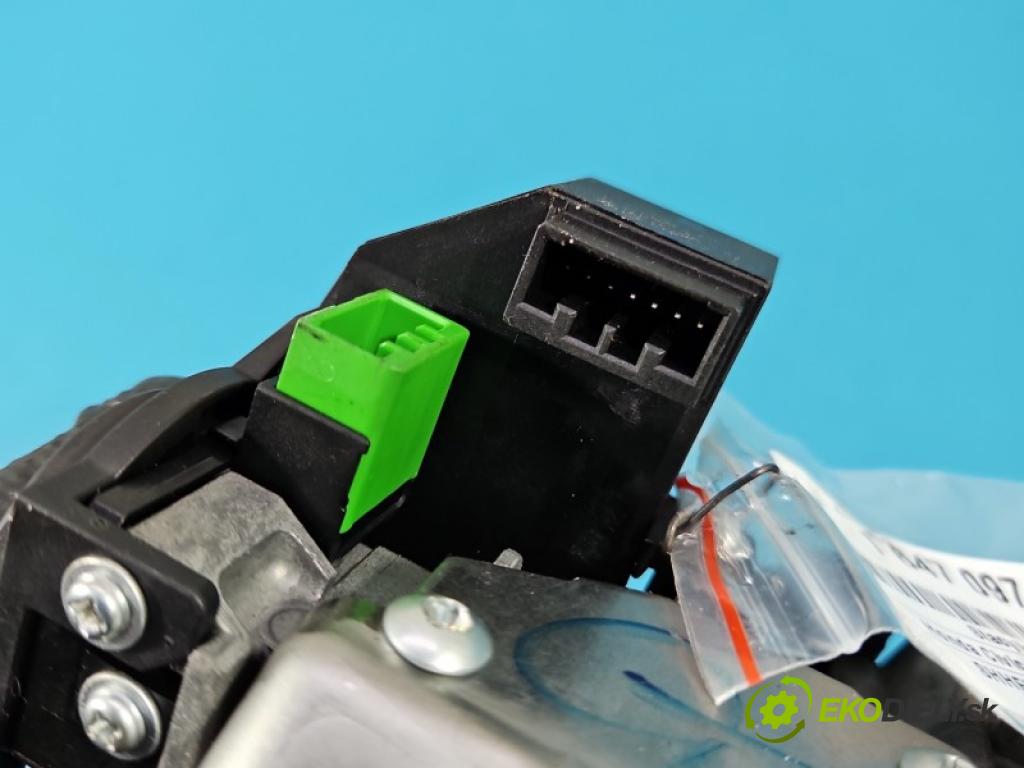Honda Civic VIII 2006-2011 1.8 16V 140 HP manual 103 kW 1799 cm3 5- Spínačka 39730-SMG-G010-M1 (Spínacia skrinka)