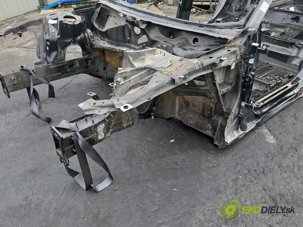 Audi A4 B9 2015-2024 2.0 tdi 150 hp manual 110 kW 1968 cm3 5- štvrťka levé 