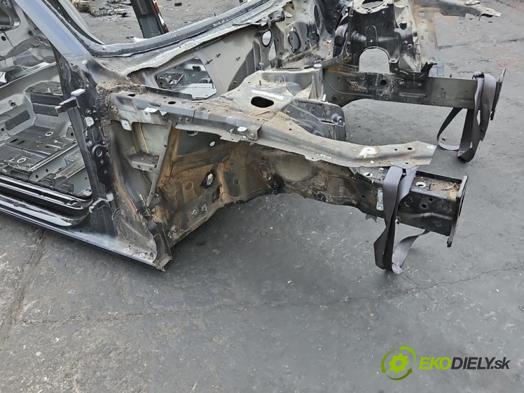 Audi A4 B9 2015-2024 2.0 tdi 150 hp manual 110 kW 1968 cm3 5- štvrťka pravé 
