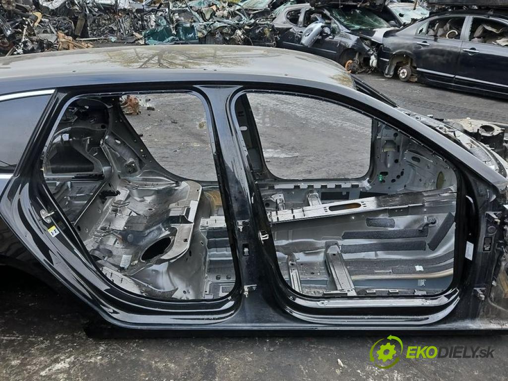 Audi A4 B9 2015-2024 2.0 tdi 150 HP manual 110 kW 1968 cm3 5- Práh: pravý  (Karoséria ostatné)