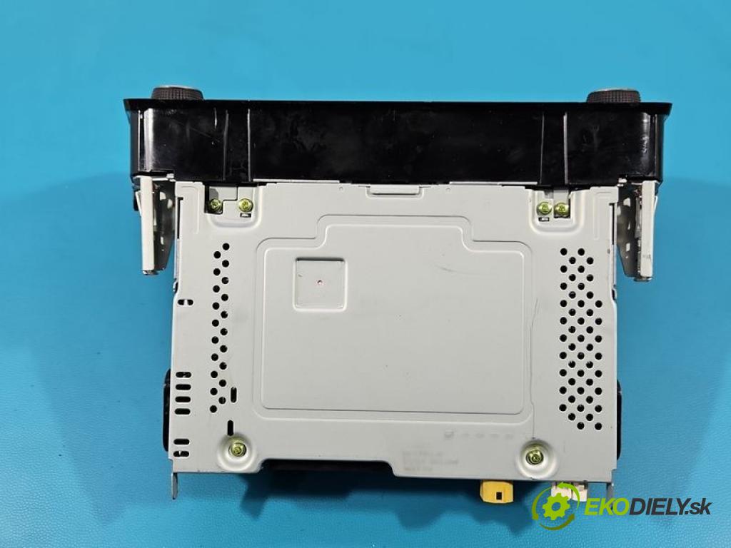 Skoda Fabia III 2014-2021 1.0 MPI CHY CHYB 75 hp manual 55 kW 999 cm3 5- Radio továrna: 6V0035871H
