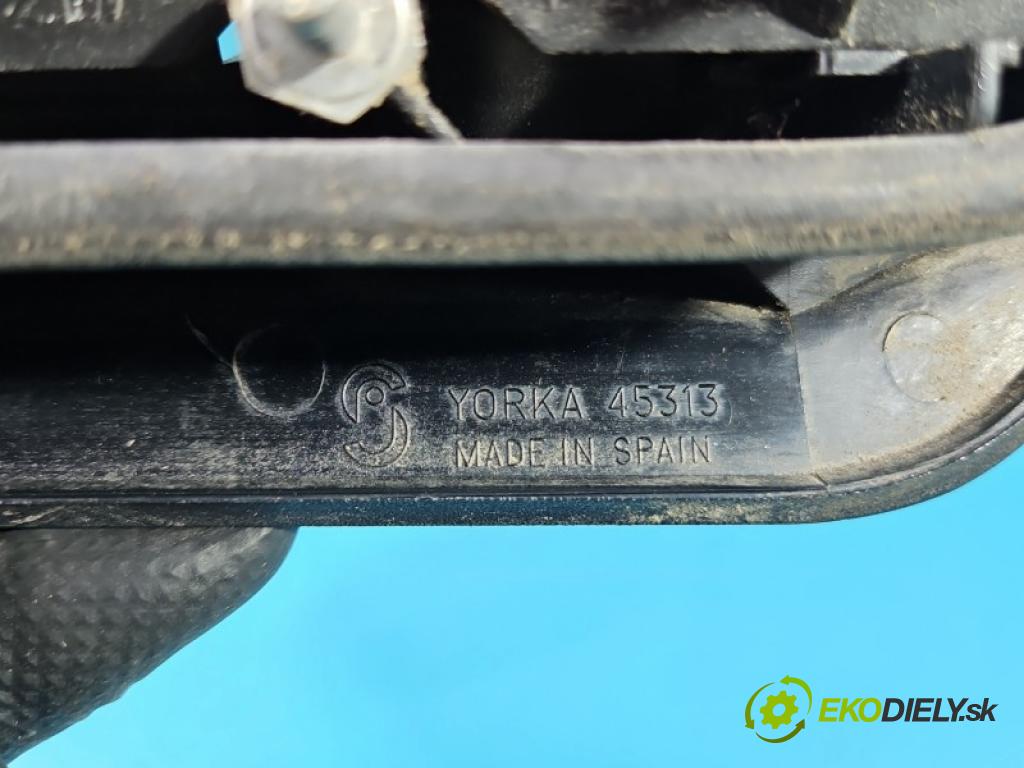 Opel Combo C 2001-2011 1.6 8V 87 hp manual 64 kW 1598 cm3 5- světlo zadní pravé blatník: