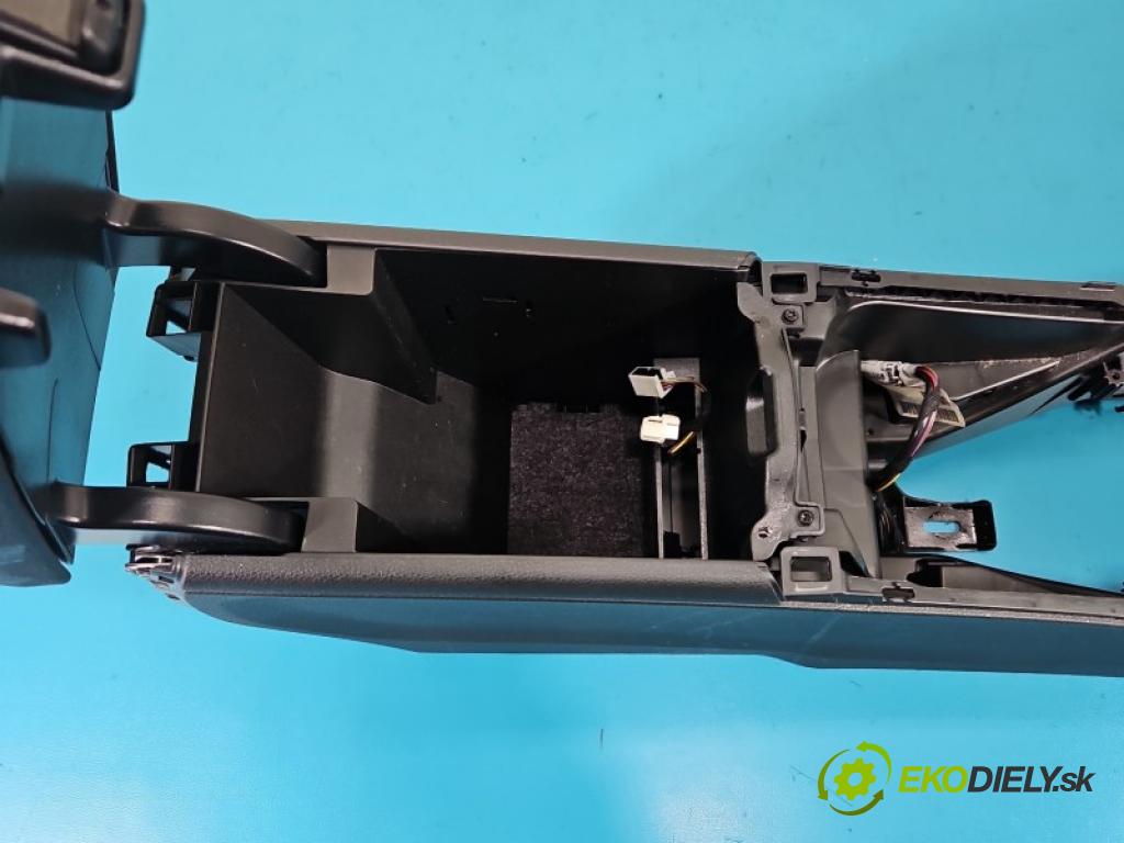 Mercedes CLA C117 X117 2013-2019 2.0 T 184hp automatic 135 kW 1991 cm3 4- operadlo A1766804101 (Lakťová opierka)