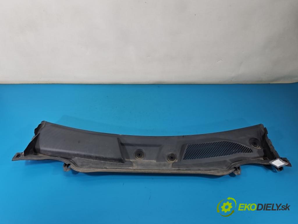 Mercedes CLA C117 X117 2013-2019 2.0 T 184 hp automatic 135 kW 1991 cm3 4- torpédo A1768300013 (Plast pod čelním sklem)