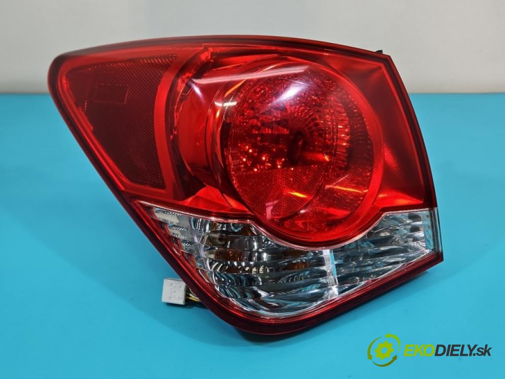 Chevrolet Cruze 1.8 16V 141 HP manual 104 kW 1796 cm3 4- svetlo / reflektor zadné ľavé blatník