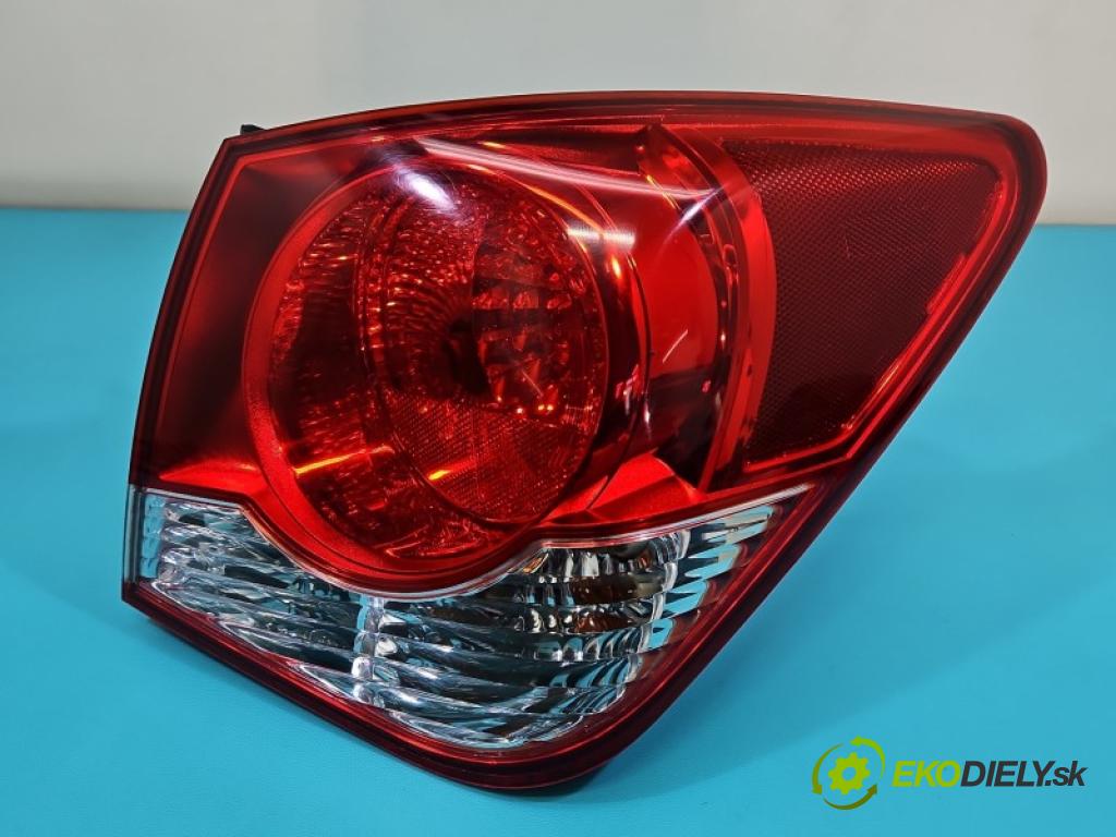 Chevrolet Cruze 1.8 16V 141 HP manual 104 kW 1796 cm3 4- svetlo / reflektor zadné pravé blatník