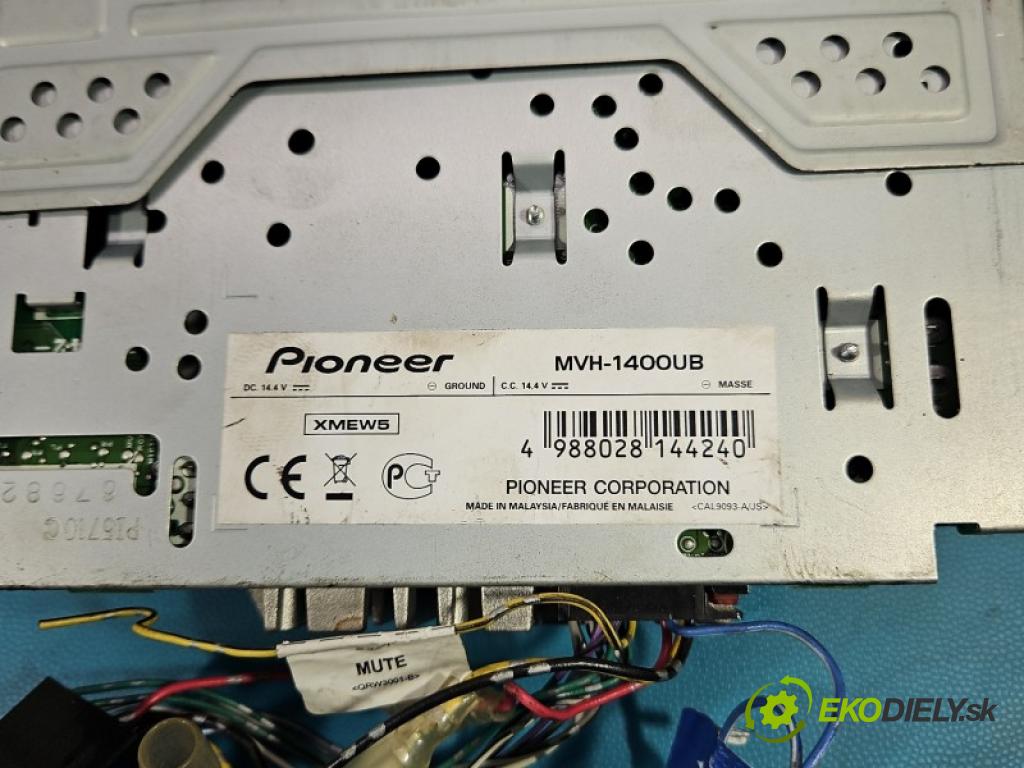 Honda HR-V I 1999-2006 1.6 16V 124 hp manual 91 kW 1590 cm3 5- Radio MVH-1400UB