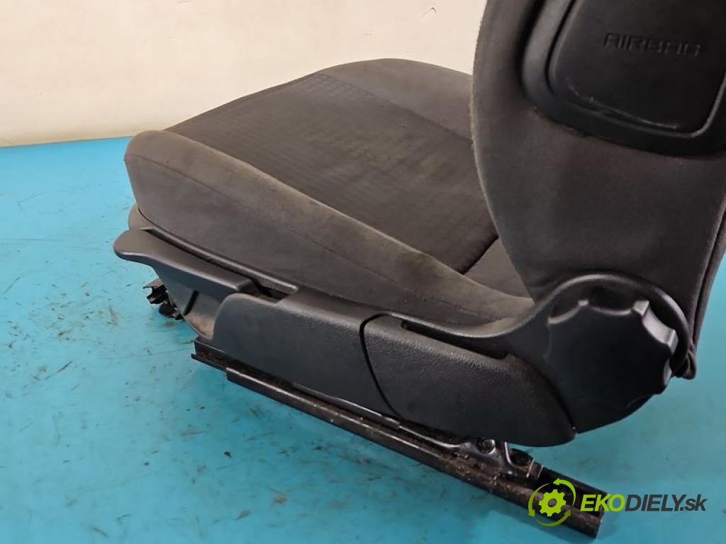 Opel Astra II 1998-2009 1.7 cdti 80 hp manual 59 kW 1686 cm3 5- Sedadlo levý  (Sedadlo)