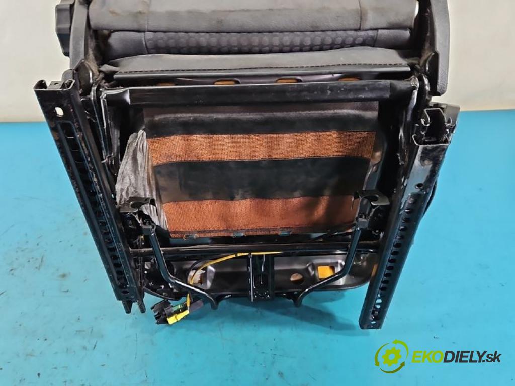 Opel Astra II 1998-2009 1.7 cdti 80 hp manual 59 kW 1686 cm3 5- Sedadlo levý  (Sedadlo)