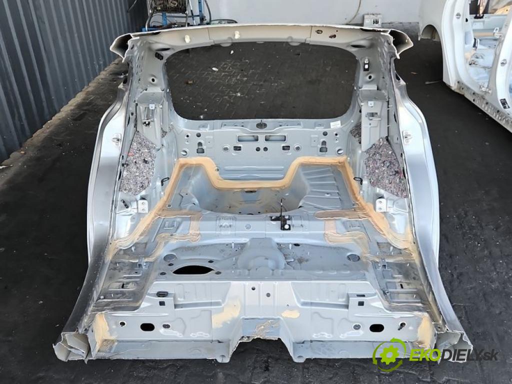 Renault Clio V 2019- 1.0 91KM manual 67 kW 999 cm3 5- stěna zadní