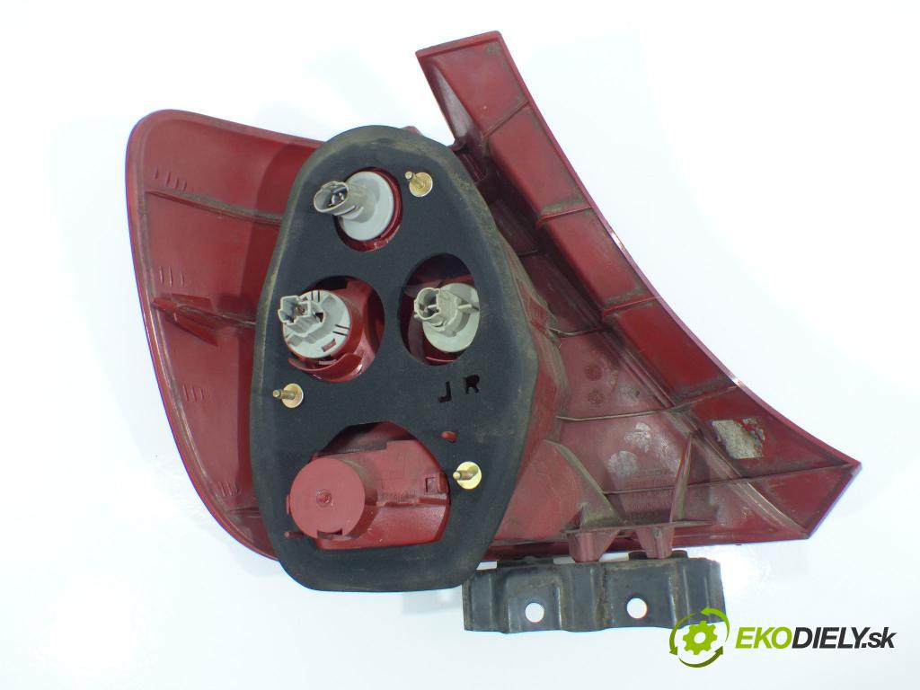 Honda Civic VII 2000-2006 1.7 CDTI 101 HP  74 kW 1700 cm3  Svetlo zad pravá  (Ostatné)