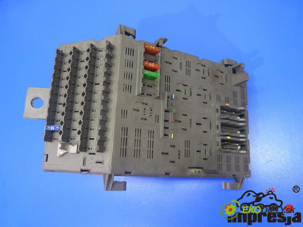 Renault Laguna I 1994-2001 1.9 DTI 98 HP 72 kW 1900 cm3 Skrinka poistková (Poistkové skrinky)