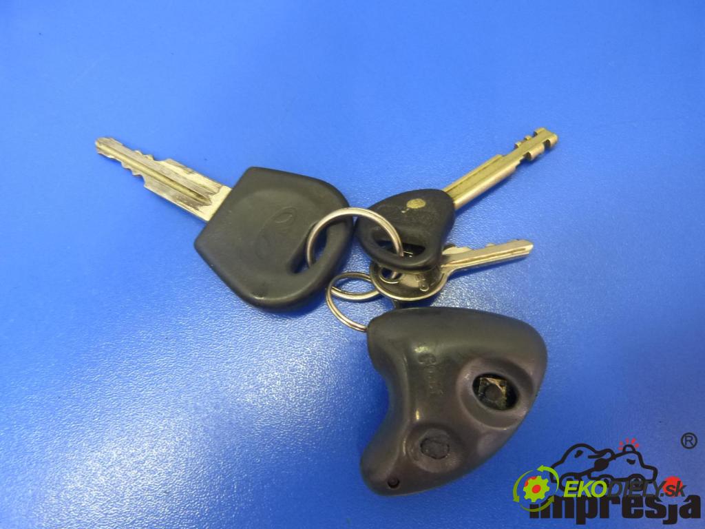 Daewoo Nubira II 1999-2003 2.0 16V   2000 cm3  spínačka  (Spínací skříňky a klíče)