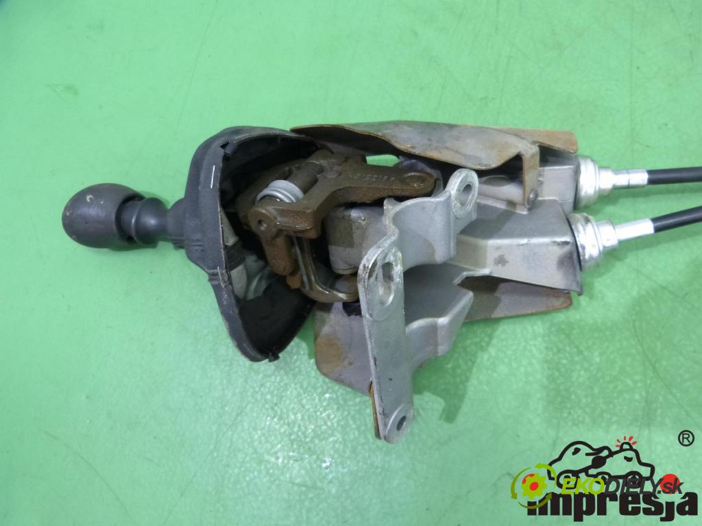 Renault Trafic II 2001-2014 1.9 DCI 82 HP  60 kW 1900 cm3  Kulisa - -  (Rýchlostné páky / kulisy)