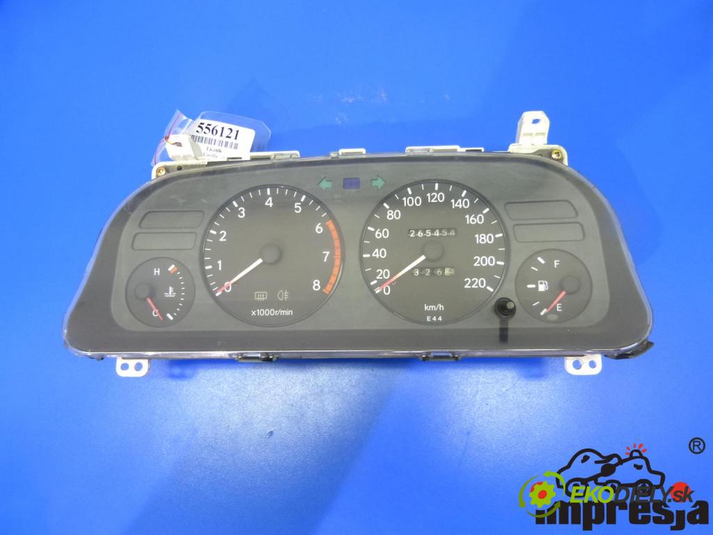 Toyota Corolla E11 1997-2002 1.3 75 hp  55 kW 1300 cm3  prístrojovka  (Přístrojové desky, displeje)