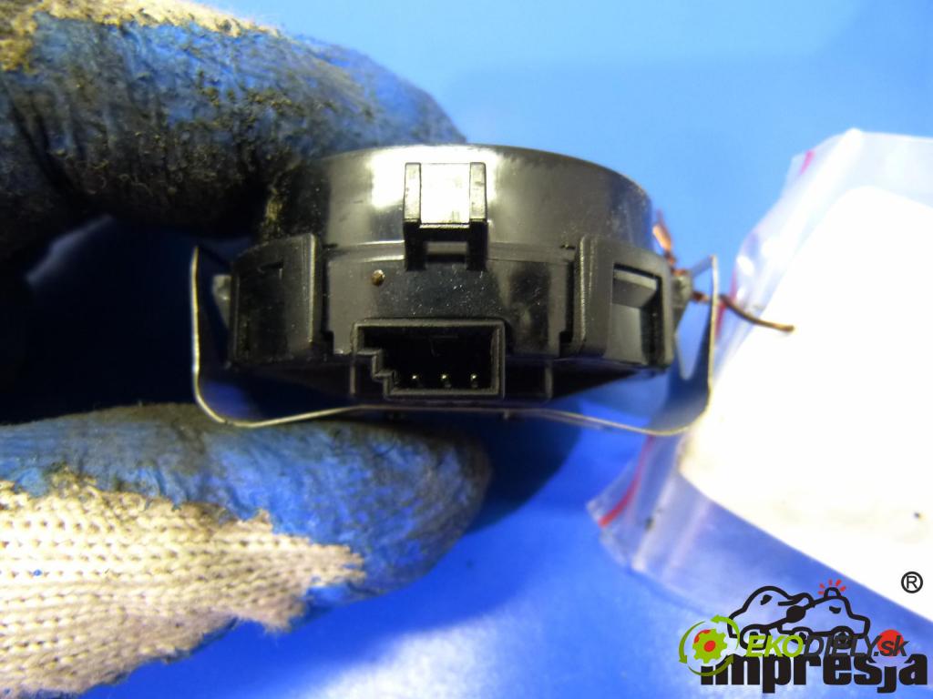 Nissan Tiida 1.6 16V 110 HP  81 kW 1600 cm3  Snímač dažďa  (Snímače dažďa)