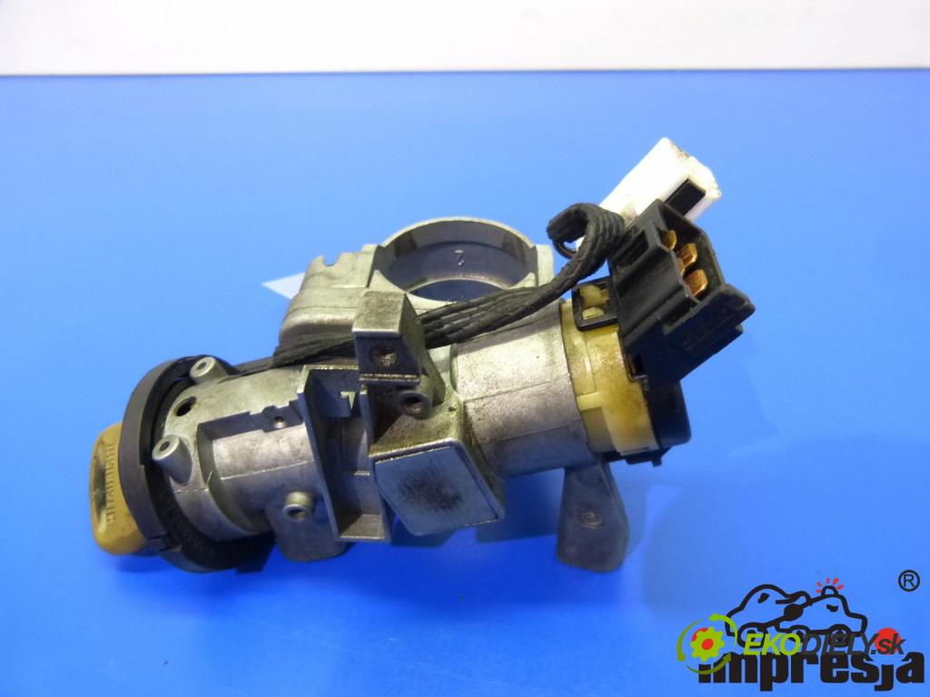 Mitsubishi Carisma 1.9 TD 90 HP  66 kW 1900 cm3  spinačka  (Spínacie skrinky a kľúče)