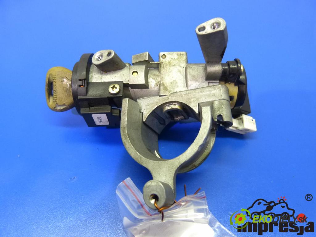 Mitsubishi Carisma 1.9 TD 90 HP  66 kW 1900 cm3  spinačka  (Spínacie skrinky a kľúče)