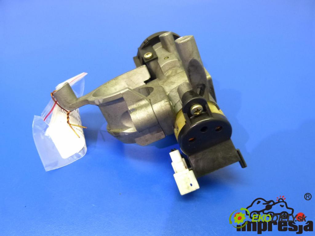 Mitsubishi Carisma 1.9 TD 90 HP  66 kW 1900 cm3  spinačka  (Spínacie skrinky a kľúče)