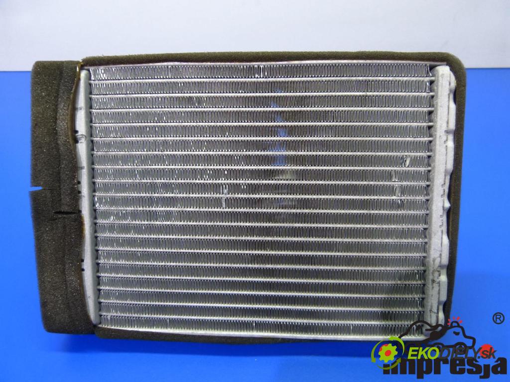 Hyundai Xg 30 3.0 V6 192 HP  141 kW 3000 cm3  Výhrevné teleso, radiátor kúrenia  (Radiátory kúrenia)