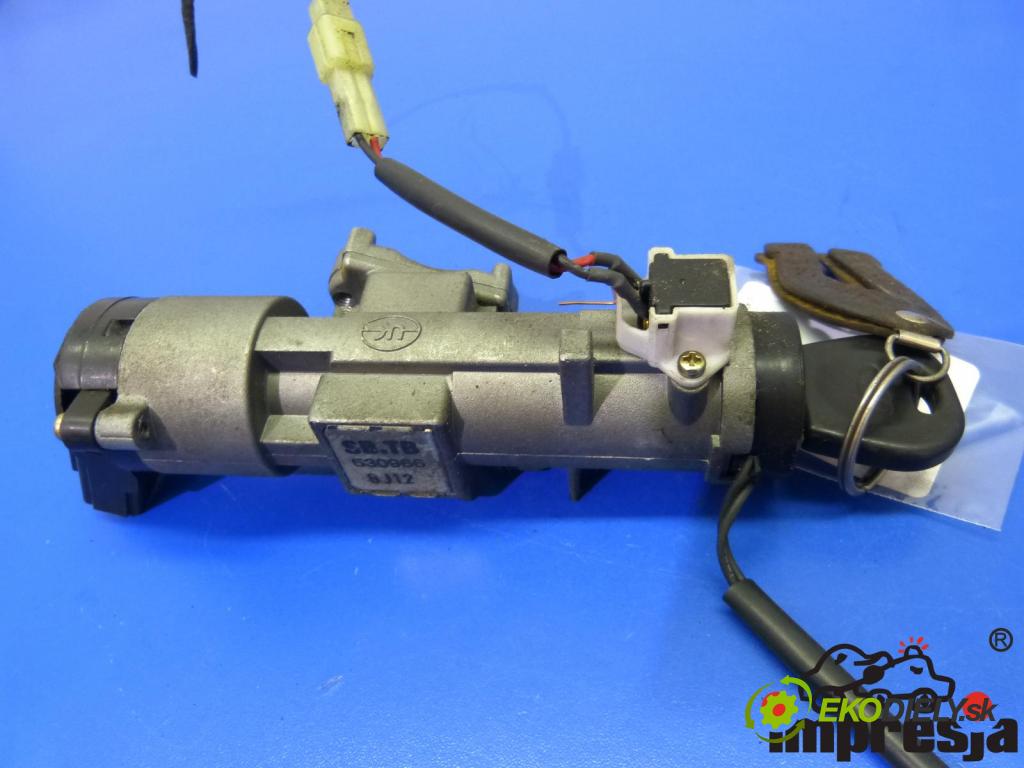 Daewoo Nubira 1997-1999 1.6 16V   1600 cm3  spínačka  (Spínací skříňky a klíče)