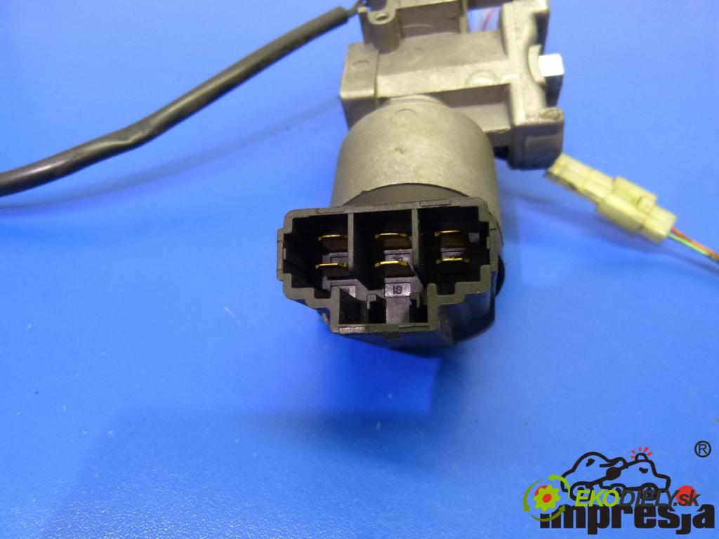 Daewoo Nubira 1997-1999 1.6 16V   1600 cm3  spínačka  (Spínací skříňky a klíče)