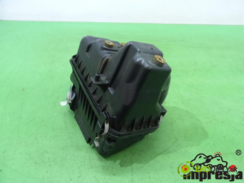 Toyota Yaris II 2005-2011 1.4 D4D 90 hp 66 kW 1400 cm3 obal filtra vzduchu (Kryty filtrů)