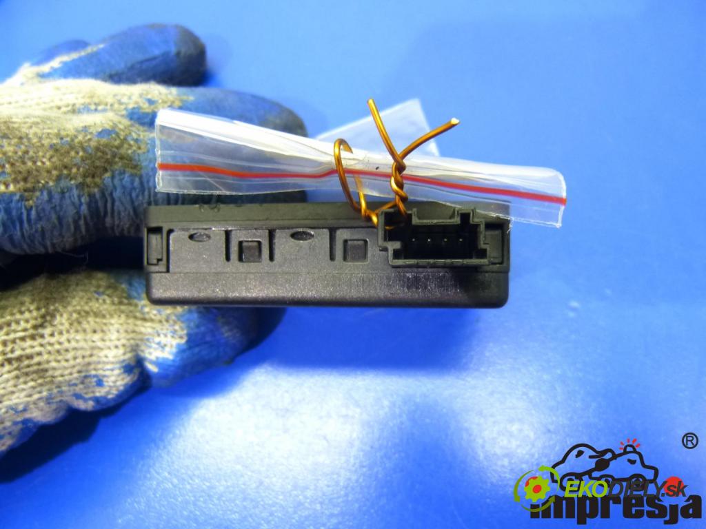 Mazda 3 I BK 2003-2009 2.0 16V 150 HP  110 kW 2000 cm3  Snímač dažďa  (Snímače dažďa)