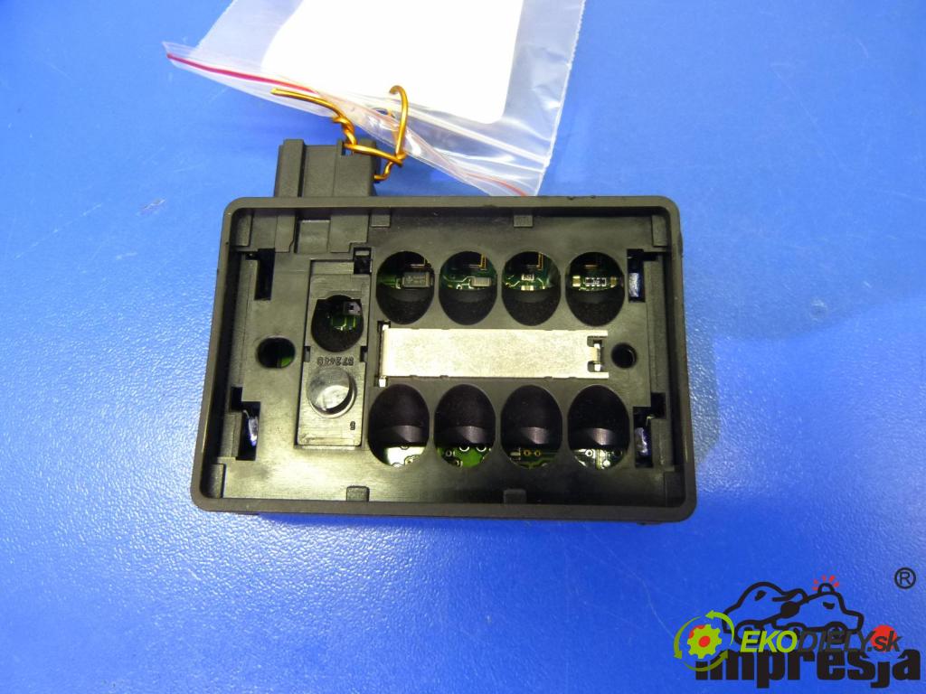 Mazda 3 I BK 2003-2009 2.0 16V 150 HP  110 kW 2000 cm3  Snímač dažďa  (Snímače dažďa)