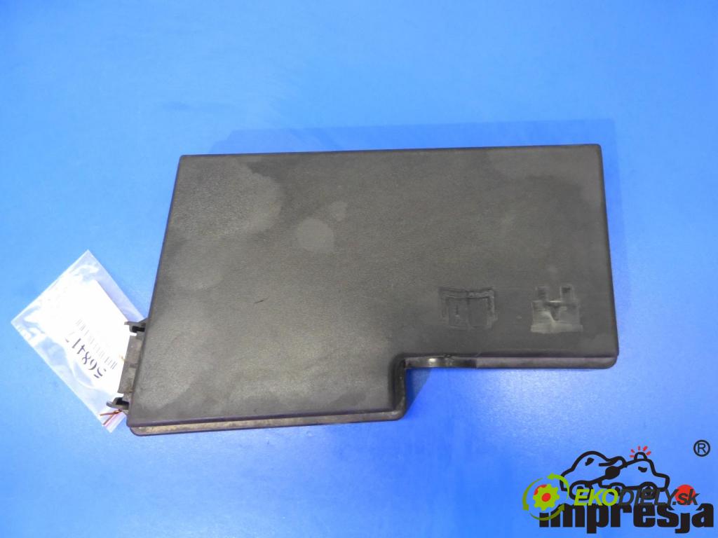 Volvo V50 2.0D 136 HP  100 kW 2000 cm3  Skrinka poistková  (Poistkové skrinky)