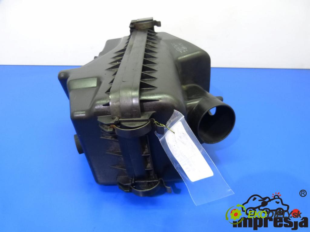 Toyota Corolla Verso I 2001-2004 2.0 D4D 90 hp  66 kW 2000 cm3  obal filtra vzduchu  (Kryty filtrů)