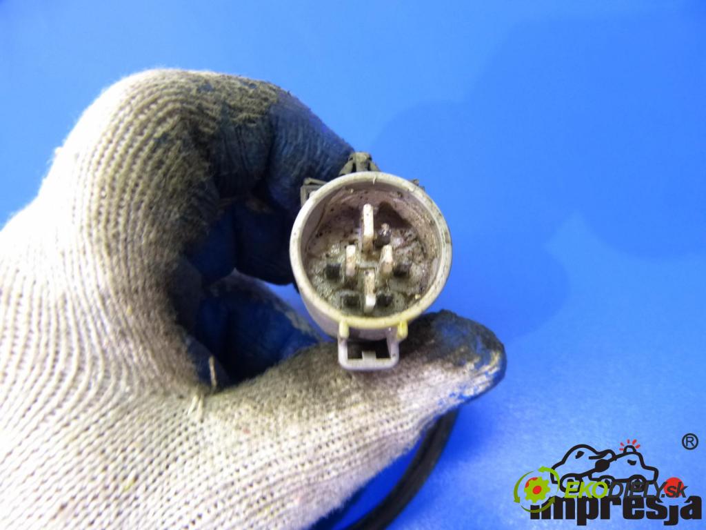 Toyota Carina E 1992-1998 2.0 TD 72 hp  53 kW 2000 cm3  zámok přední část pravý