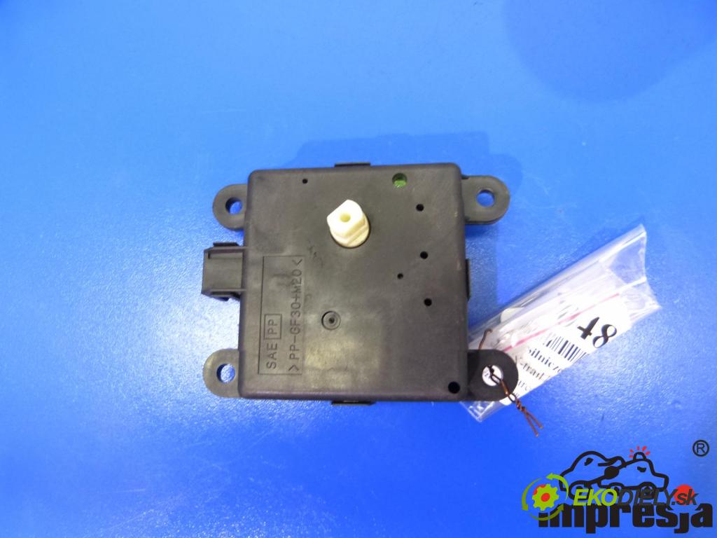 Nissan X-trail II 2008-2013 2.0 DCI 150 HP  110 kW 2000 cm3  Motorček kúrenia 