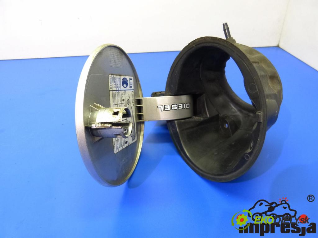 Ford Focus Mk1 1998-2004 1.8 TDCI 101 HP  74 kW 1800 cm3  Dvierka nádrže paliva  (Ostatné)