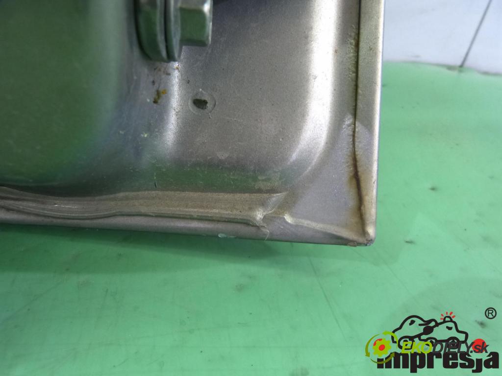 Jeep Cherokee KJ 2001-2008 2.8 CRD 163 hp  120 kW 2800 cm3  zadní část kapota  (Zadní kapoty)